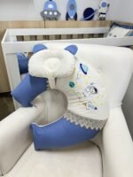 Almofada de amamentação temática astronauta - Imagem 4