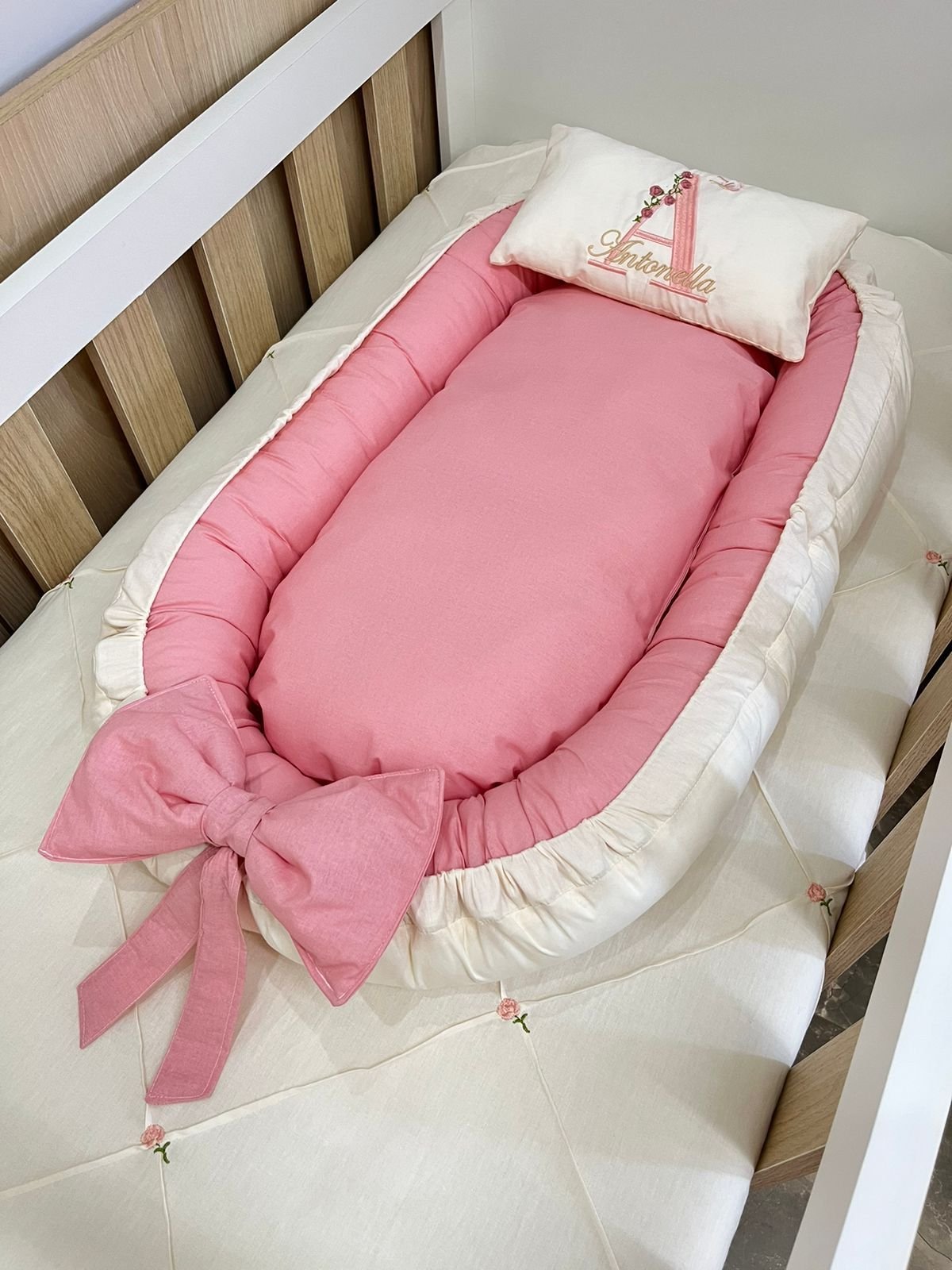 WhatsApp-Image-2024-06-21-at-16.38.22.jpeg Ninho redutor de berço Jardim das flores. - Imagem 1