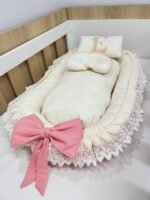 Ninho redutor de berço  com detalhes em renda. - Imagem 3