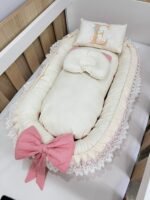 Ninho redutor de berço  com detalhes em renda. - Imagem 2